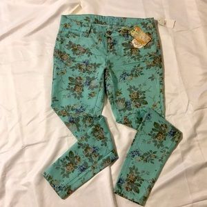 Cute floral skinny jeans.